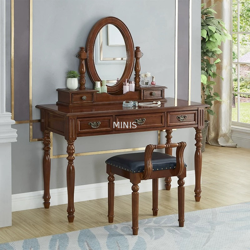 Coubeille en bois brun vintage de chambre avec miroir