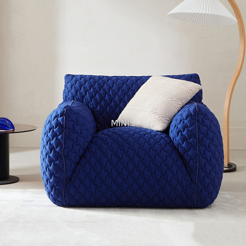 Salon ou chambre confortable tissu bleu chaise simple