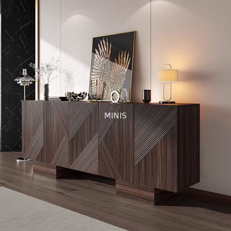 Buffet en bois utilisé comme armoire de rangement salon / salle à manger