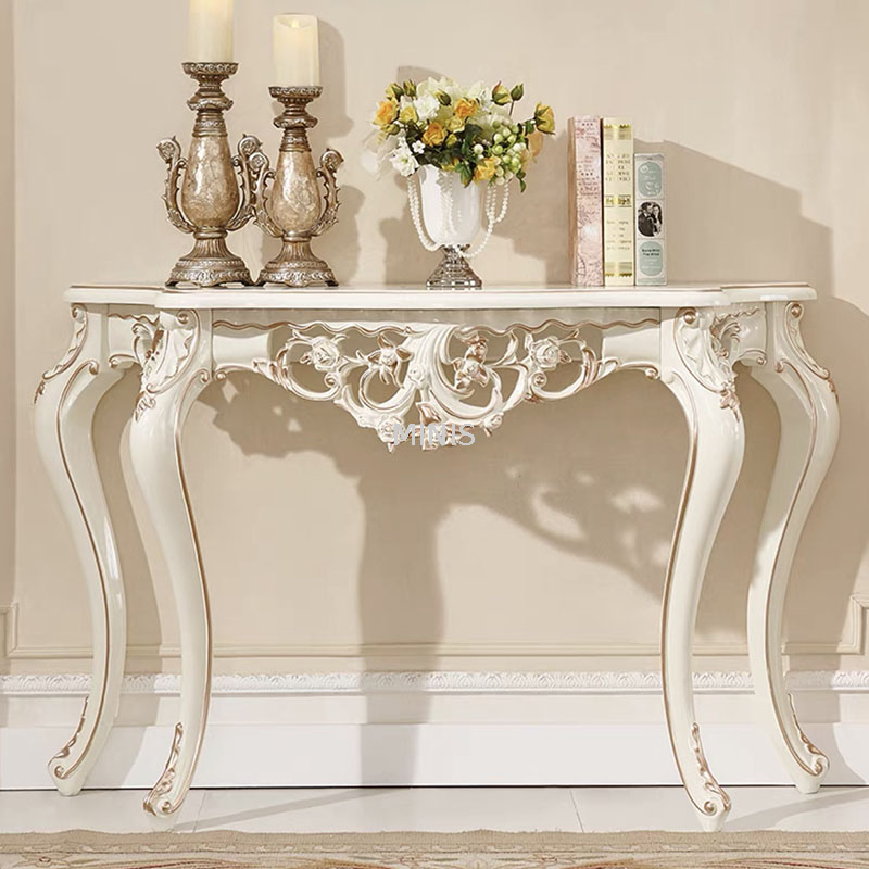 Salon/couloir d'hôtel belle table console en bois doré