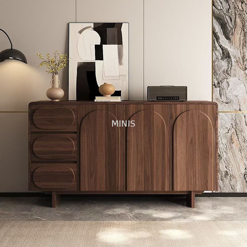 Buffet en bois utilisé comme armoire de rangement salon / salle à manger