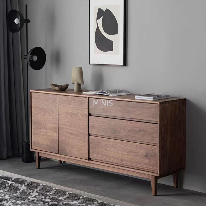 Buffet en bois utilisé comme armoire de rangement salon / salle à manger