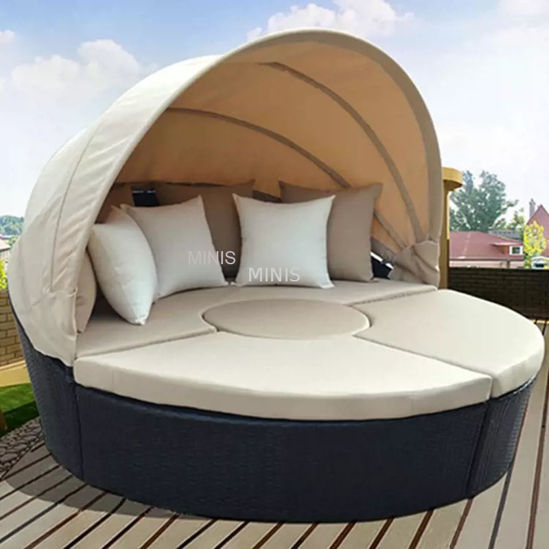 Lit rond en rotin relaxant pour jardin extérieur avec ombre