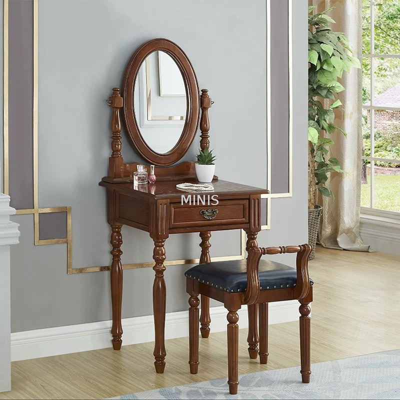 Coubeille en bois brun vintage de chambre avec miroir